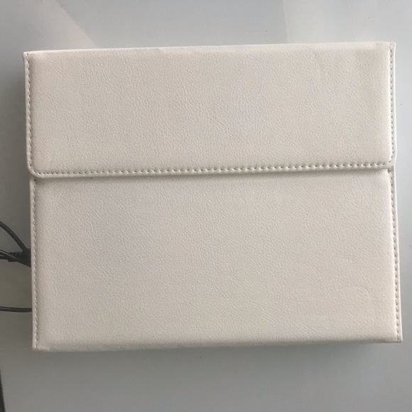 iPad 2 Bluetooth keyboard case - Picture 3 of 8